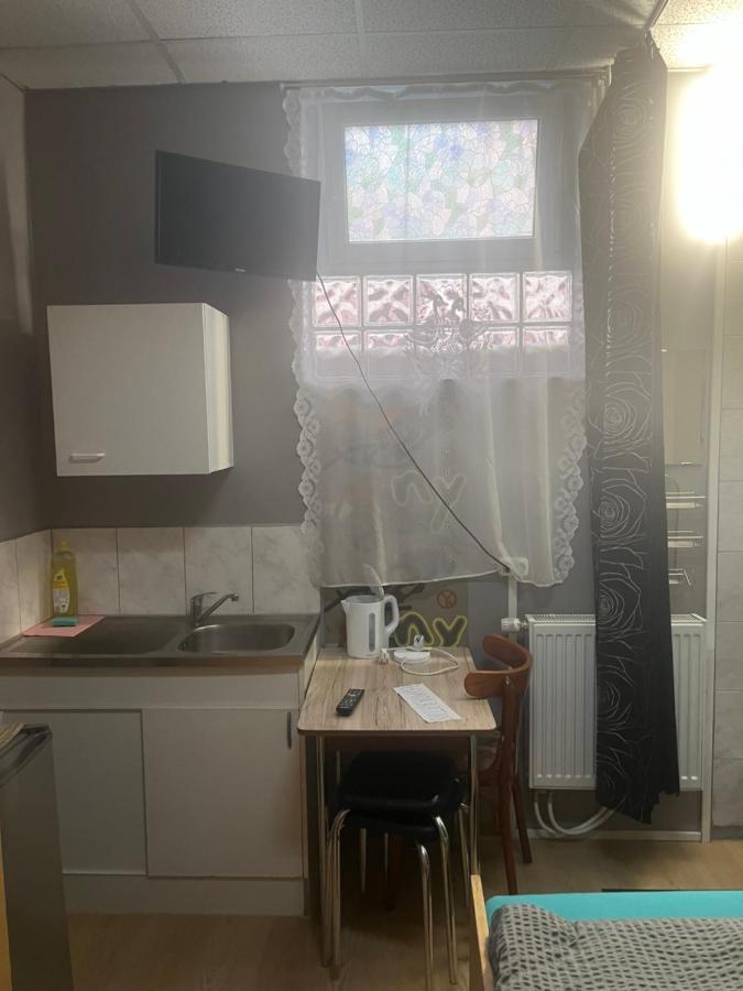 Hipokratios 3 Zimmer Mit Gemeinschaft Wc Fuerth Exterior photo