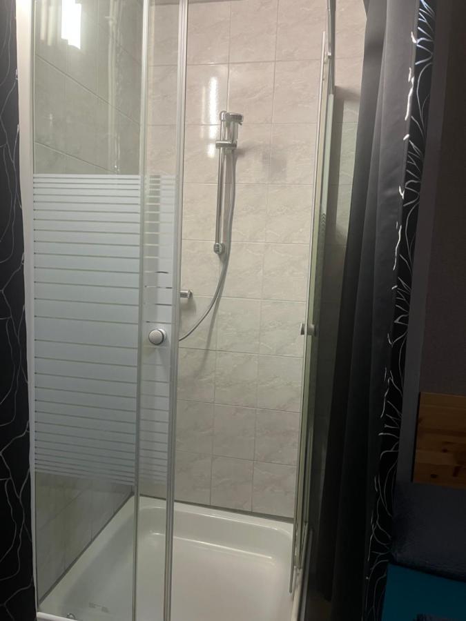 Hipokratios 3 Zimmer Mit Gemeinschaft Wc Fuerth Exterior photo