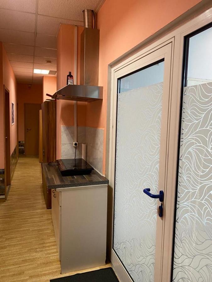 Hipokratios 3 Zimmer Mit Gemeinschaft Wc Fuerth Exterior photo